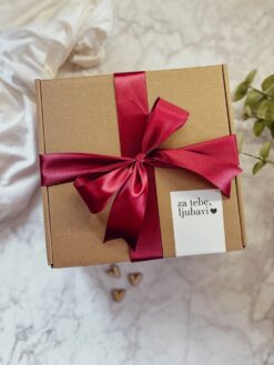 Alternative view of Darilni paket “Naše mjesto” – Personalizirani okvir